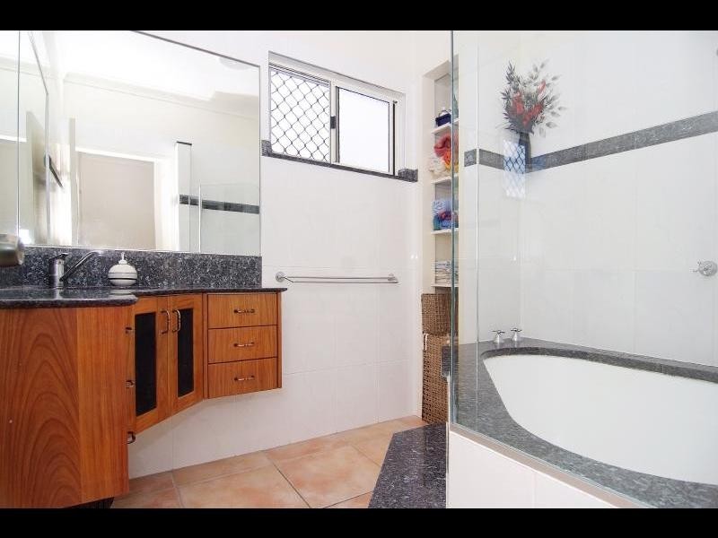 4 Sailfish Close, Kanimbla QLD 4870