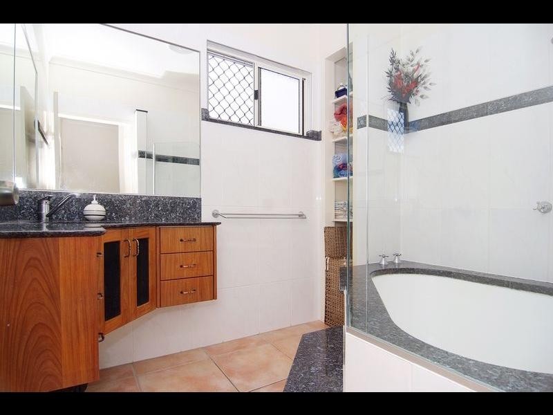 4 Sailfish Close, Kanimbla QLD 4870