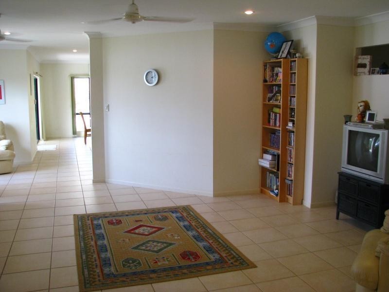 10 Ellie Banning Close, Redlynch QLD 4870