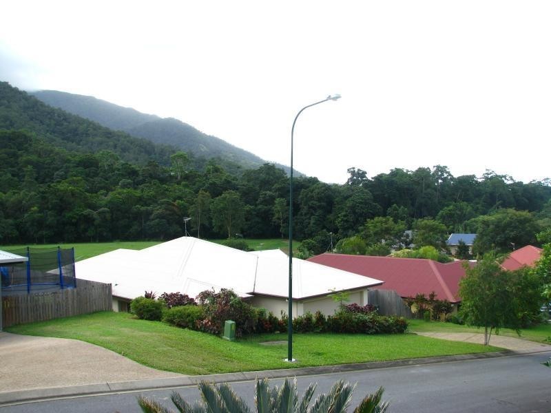 10 Ellie Banning Close, Redlynch QLD 4870
