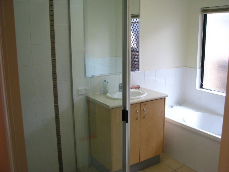 10 Ellie Banning Close, Redlynch QLD 4870