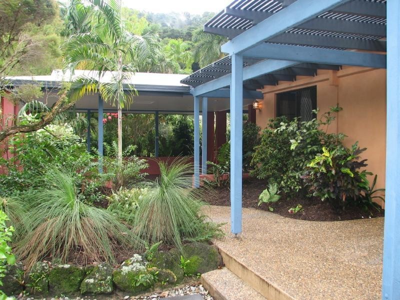 11 Iona Close, Edge Hill QLD 4870