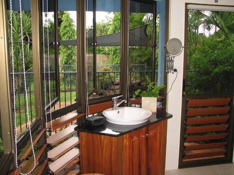 11 Iona Close, Edge Hill QLD 4870