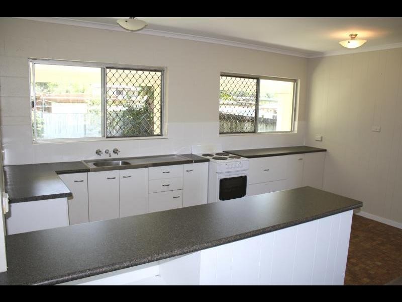 6 Fuscia Court, Mooroobool QLD 4870