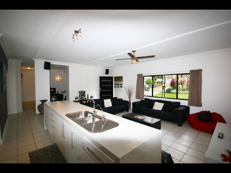 14 McKinlay Street, Whitfield QLD 4870