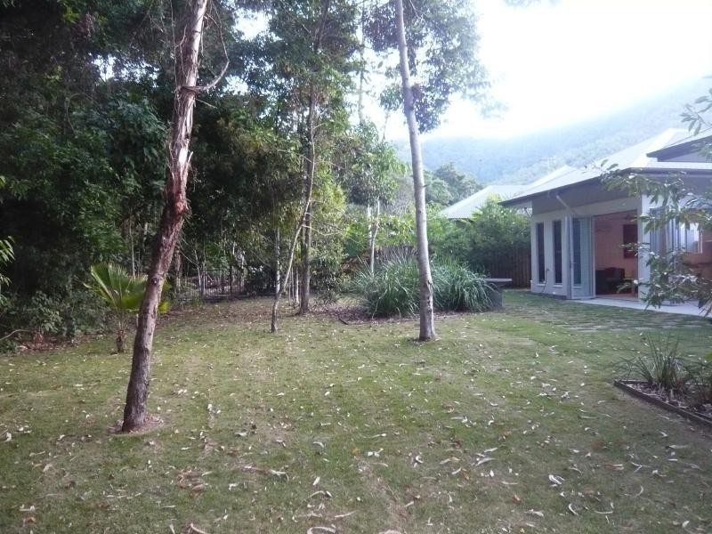 5 Muller Street, Palm Cove QLD 4879