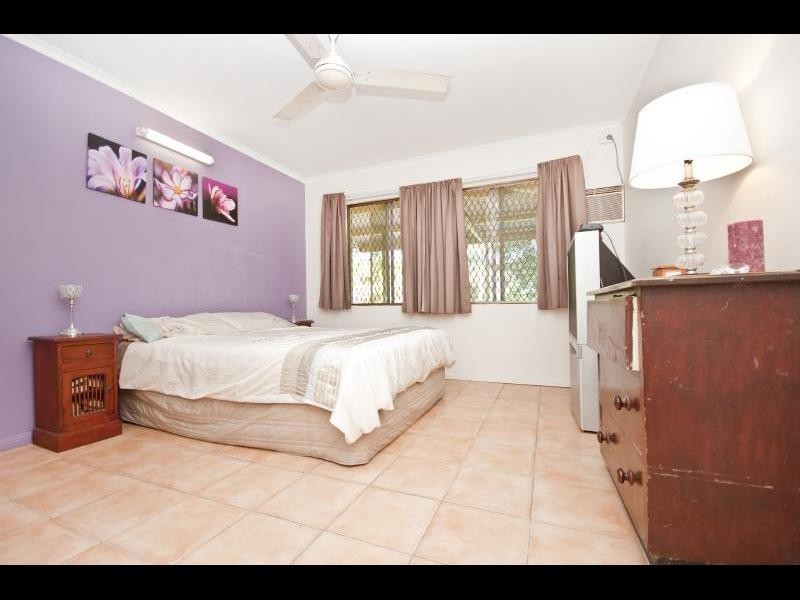 70 Kingsford Street, Mooroobool QLD 4870