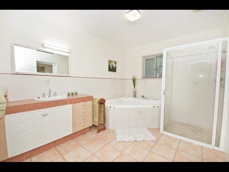 70 Kingsford Street, Mooroobool QLD 4870