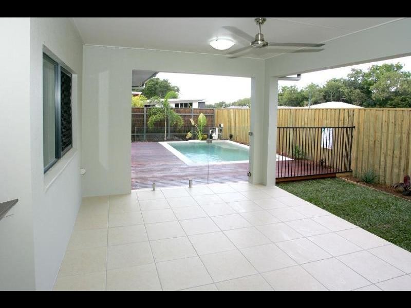35 Aurelia Street, Palm Cove QLD 4879