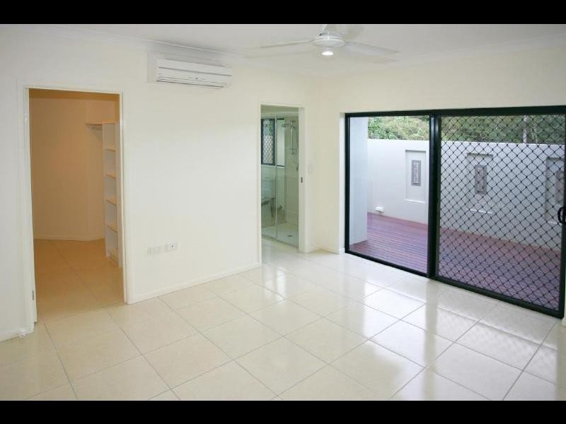 35 Aurelia Street, Palm Cove QLD 4879