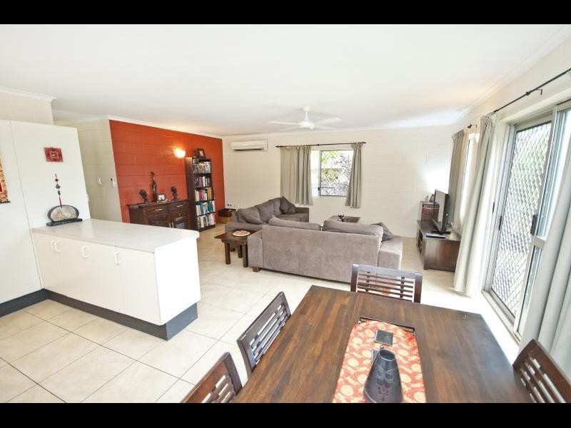 20 Serissa Street, Mooroobool QLD 4870