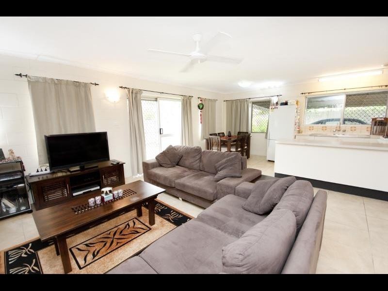 20 Serissa Street, Mooroobool QLD 4870