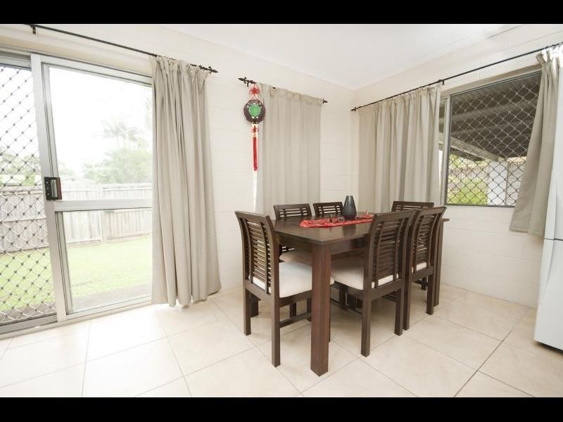 20 Serissa Street, Mooroobool QLD 4870