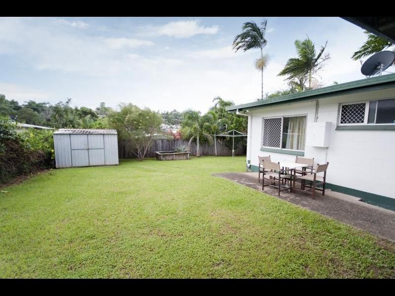 20 Serissa Street, Mooroobool QLD 4870
