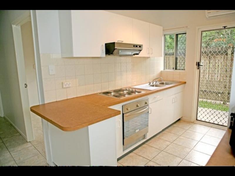 2/8 Bell Street, Bungalow QLD 4870