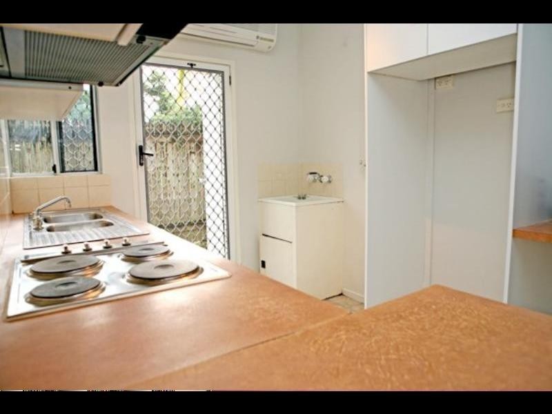 2/8 Bell Street, Bungalow QLD 4870
