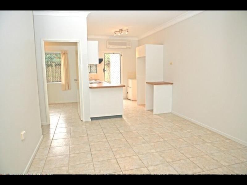 2/8 Bell Street, Bungalow QLD 4870