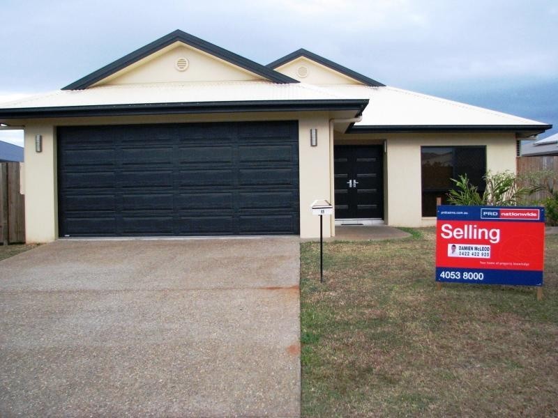 11 Tyrconnell Cr, Redlynch QLD 4870