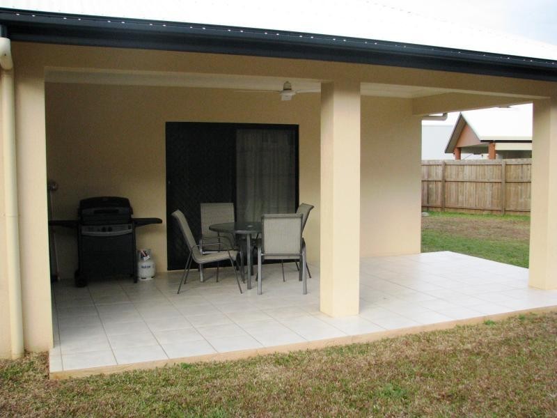 11 Tyrconnell Cr, Redlynch QLD 4870