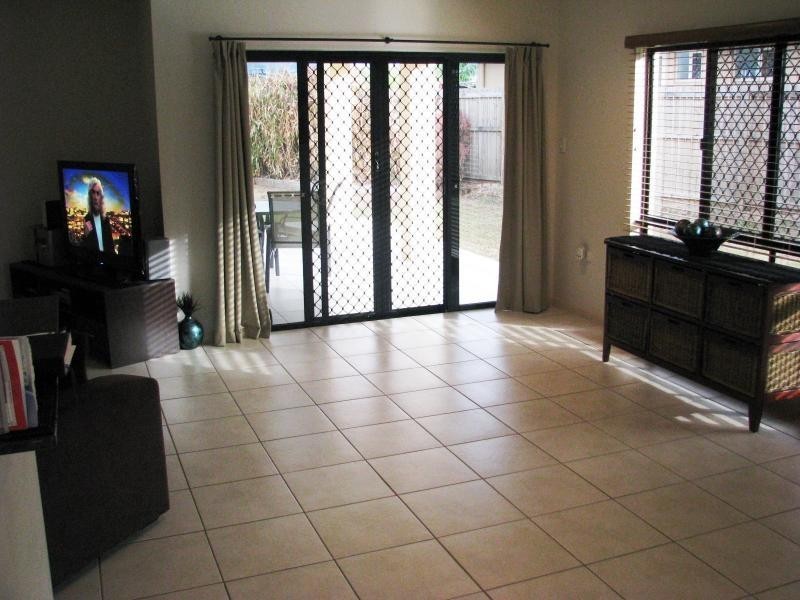 11 Tyrconnell Cr, Redlynch QLD 4870