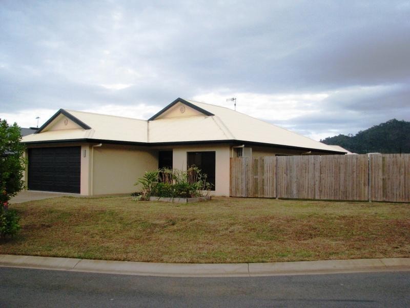 11 Tyrconnell Cr, Redlynch QLD 4870