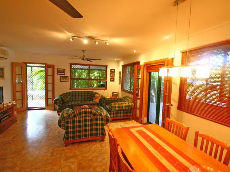 2 Crowley Close, Whitfield QLD 4870