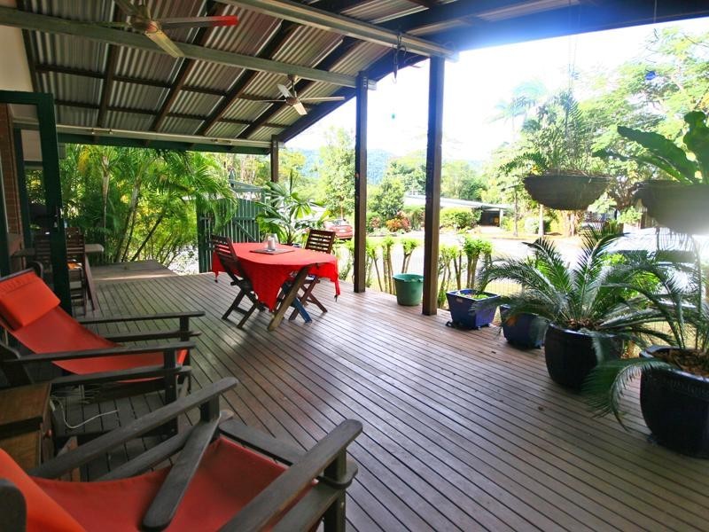 2 Crowley Close, Whitfield QLD 4870