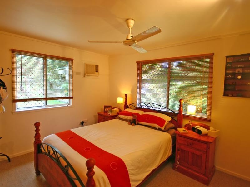 2 Crowley Close, Whitfield QLD 4870