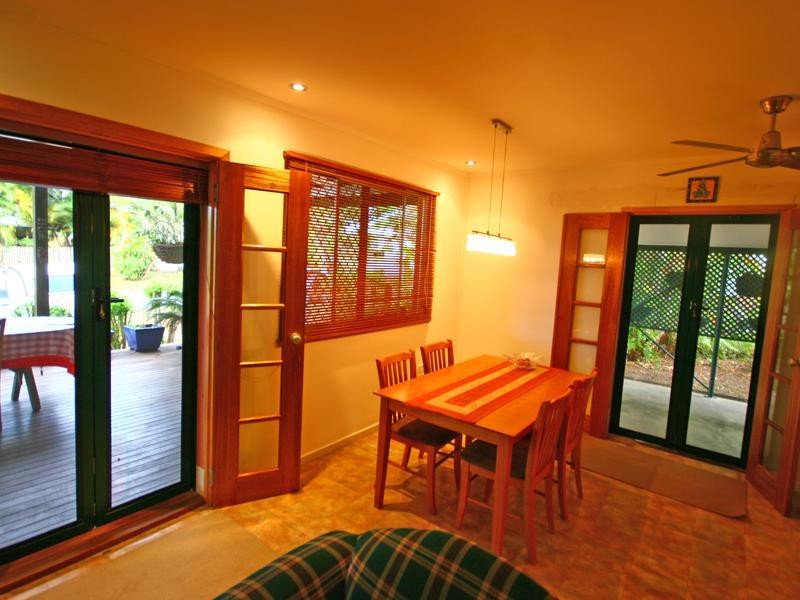 2 Crowley Close, Whitfield QLD 4870