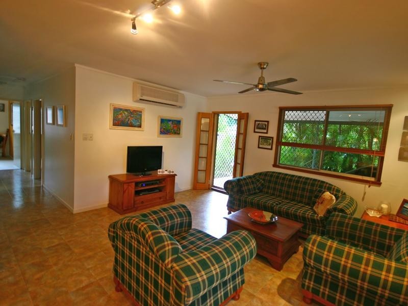 2 Crowley Close, Whitfield QLD 4870