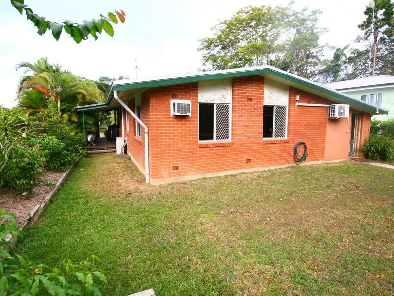 2 Crowley Close, Whitfield QLD 4870