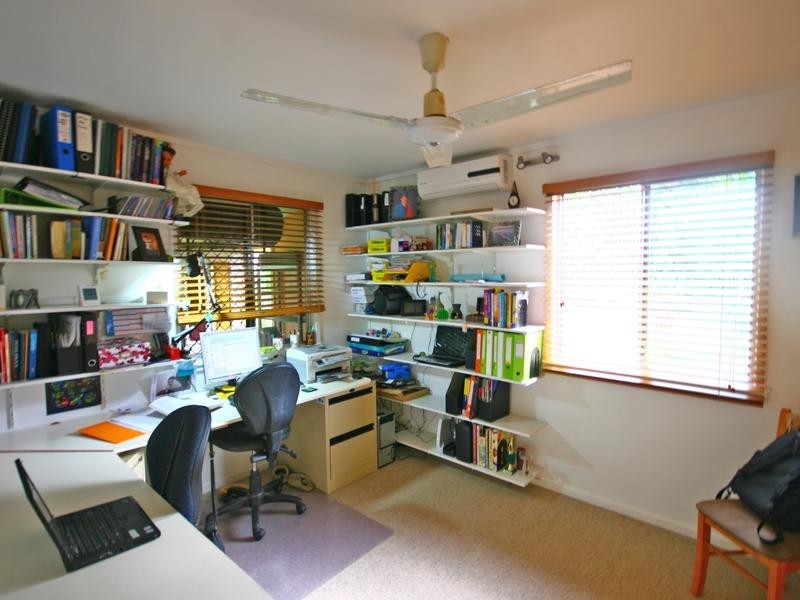 2 Crowley Close, Whitfield QLD 4870