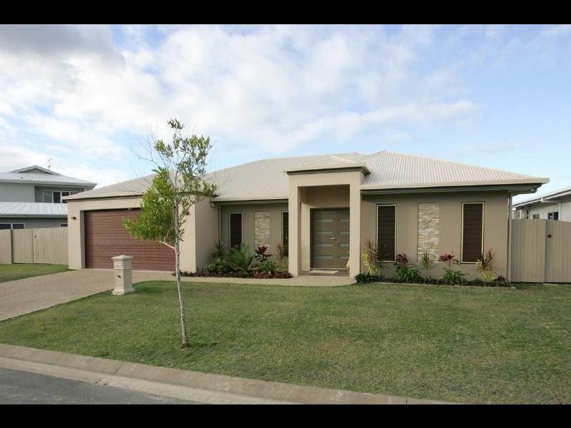 10 Icefire Quay, Trinity Park QLD 4879