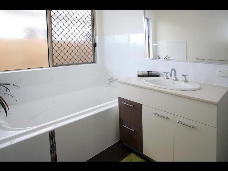 10 Icefire Quay, Trinity Park QLD 4879