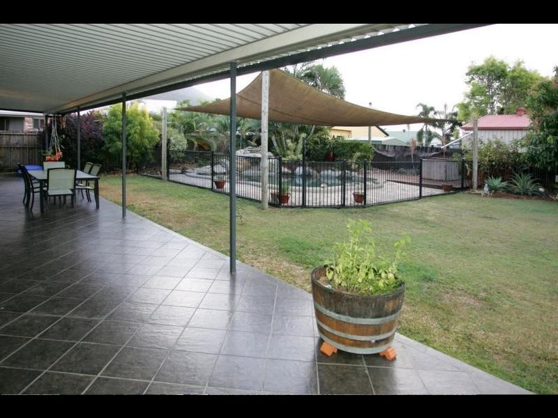 4 Michaelangelo Drive, Redlynch QLD 4870