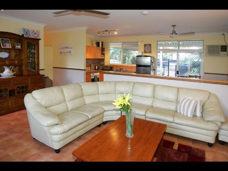 4 Michaelangelo Drive, Redlynch QLD 4870