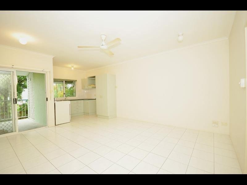 8/346-348 McCoombe Street, Mooroobool QLD 4870