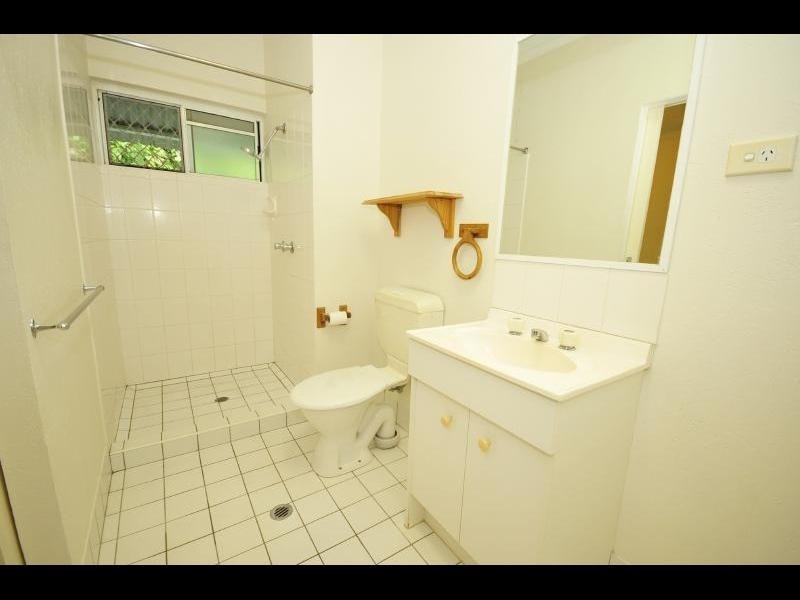 8/346-348 McCoombe Street, Mooroobool QLD 4870