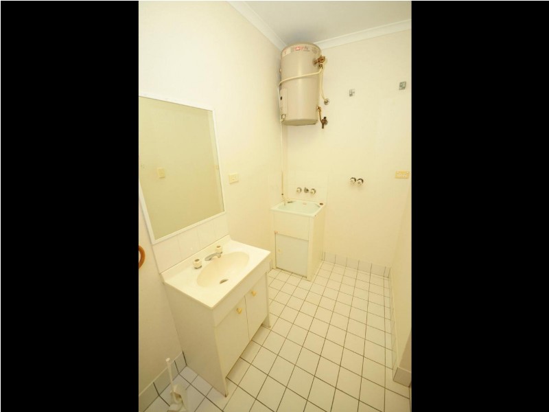 8/346-348 McCoombe Street, Mooroobool QLD 4870