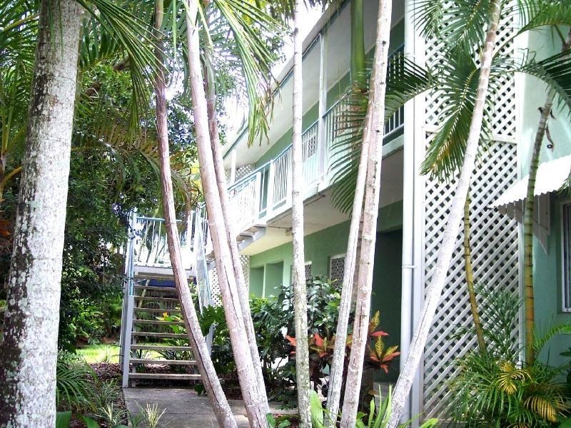8/346-348 McCoombe Street, Mooroobool QLD 4870