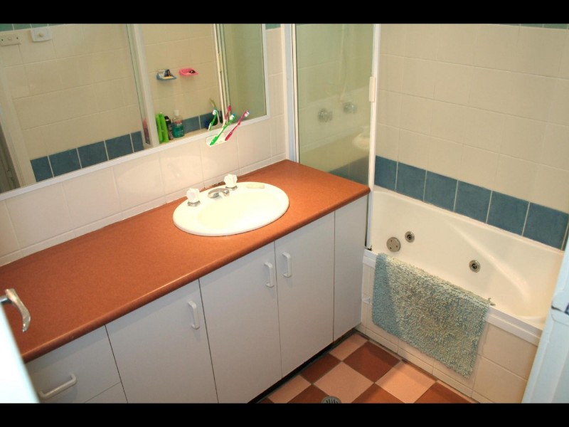 8/165 Mayers Street, Manoora QLD 4870