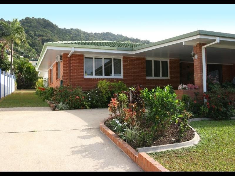 48 Hillview Crescent, Whitfield QLD 4870
