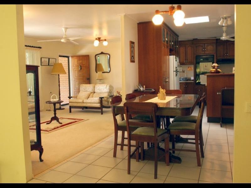 48 Hillview Crescent, Whitfield QLD 4870