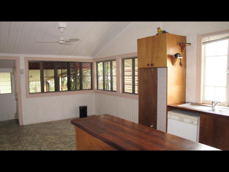 18 Thomas Street, Manunda QLD 4870