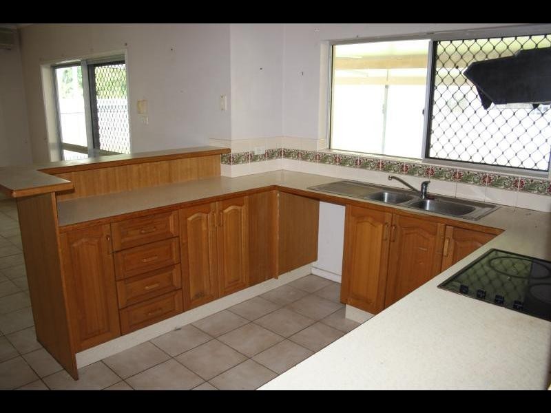 68 Callum Street, Mooroobool QLD 4870
