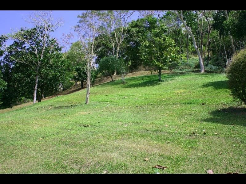 8A Forum Close, Mooroobool QLD 4870