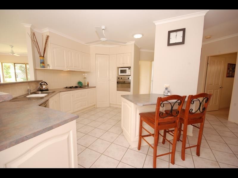 6 Hymes Street, Kanimbla QLD 4870