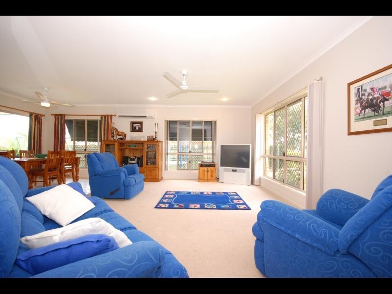 6 Hymes Street, Kanimbla QLD 4870