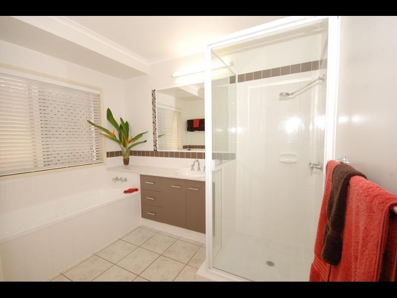 6 Hymes Street, Kanimbla QLD 4870