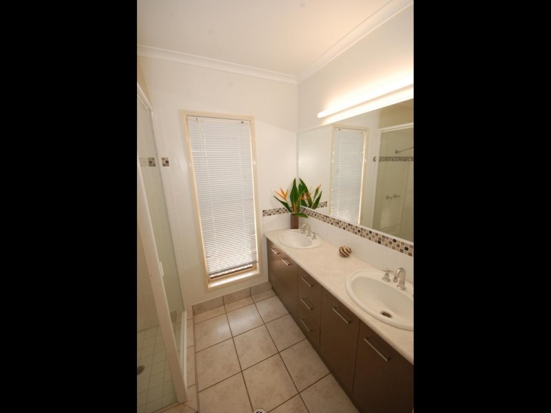 6 Hymes Street, Kanimbla QLD 4870